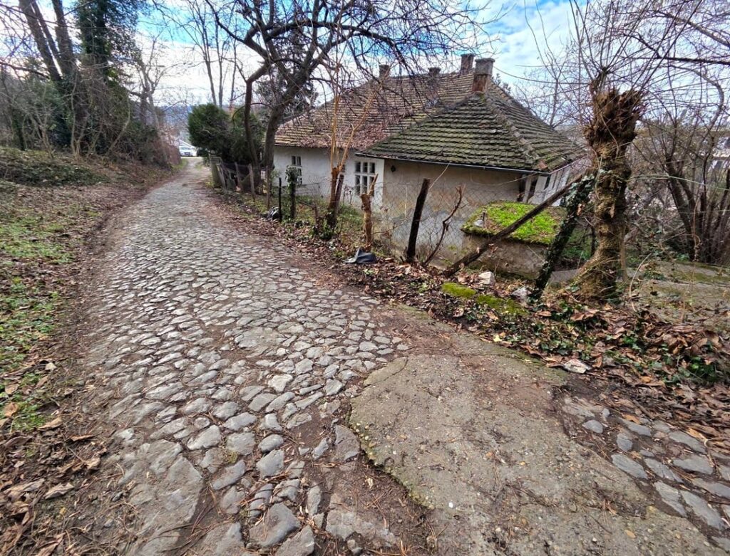 The house of Archibald Rice, the great man who recorded the Austro-Hungarian crimes against the Serbs and showed them to the world, is today in a very bad condition