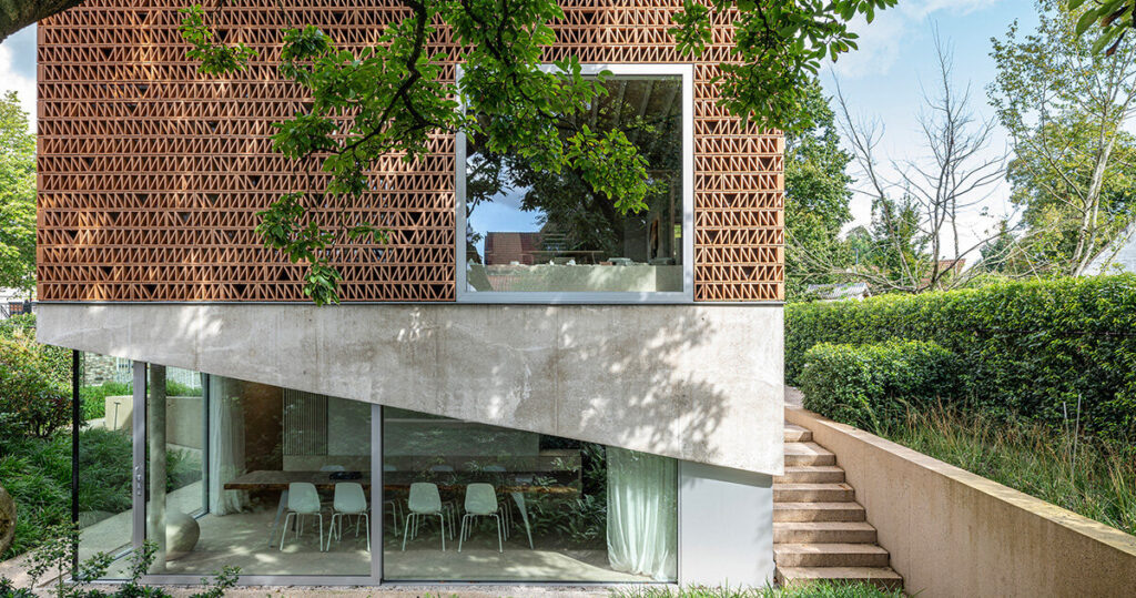 brick lattice wraps renovated ‘de zwarte fles’ workspace in belgium brick lattice wraps renovated 'de zwarte fles' workspace in belgium