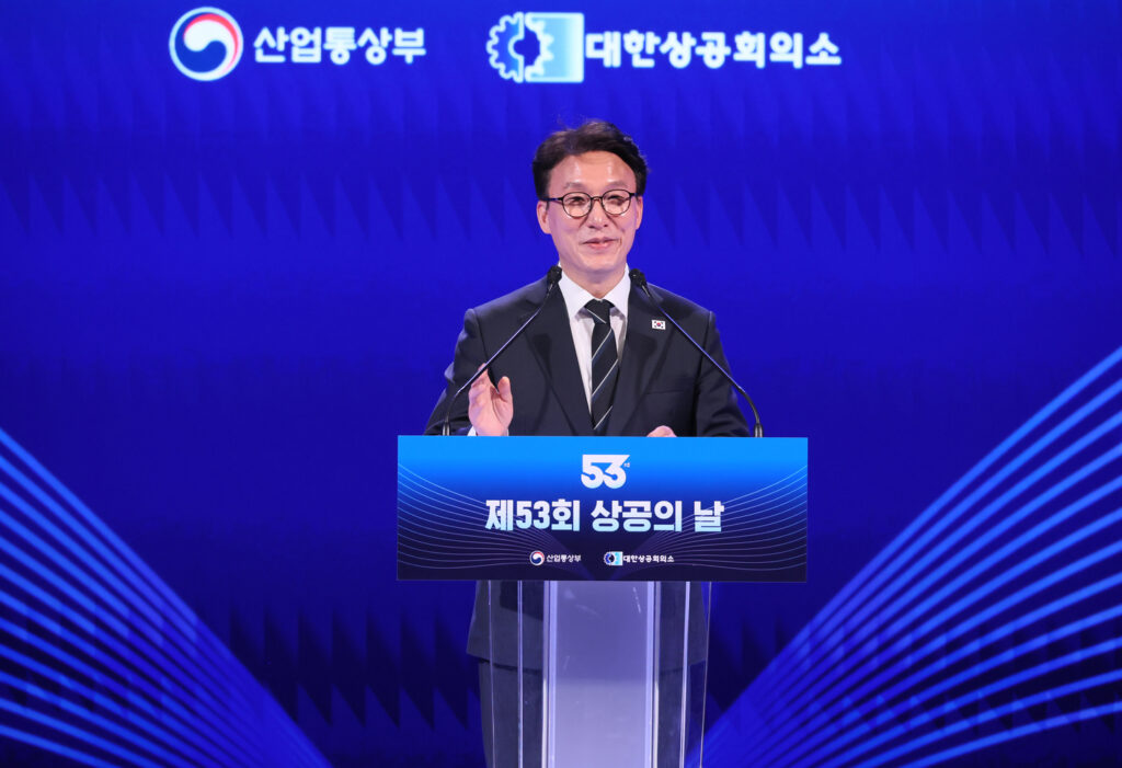 Prime Minister Kim Min-seok speaks at an event at the Korea Chamber of Commerce and Industry in Jung District, central Seoul, on March 31. [YONHAP]