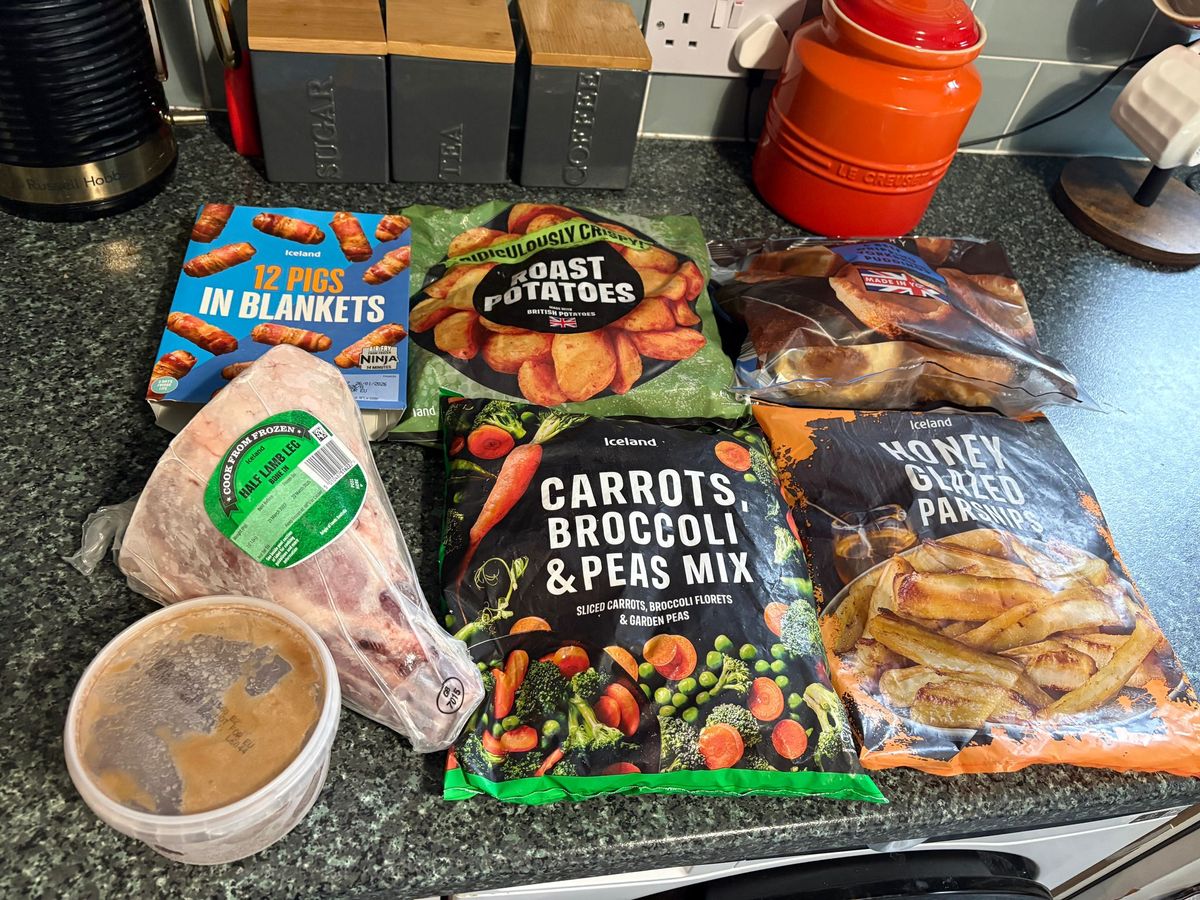 Everything you get inside the Lamb dinner in a box from Iceland