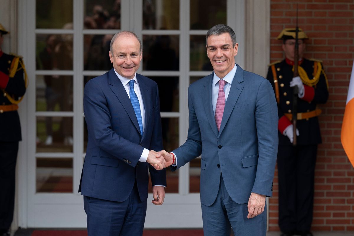 The President of the Government, Pedro Sanchez (right), receives the Prime Minister of Ireland, Micheal Martin (left)