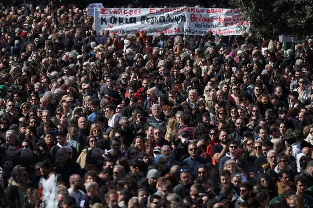 People gather during a rally to mark the third anniversary of a deadly train crash which killed 57 people in Athens, Greece, February 28, 2026. REUTERS/Louisa Gouliamaki