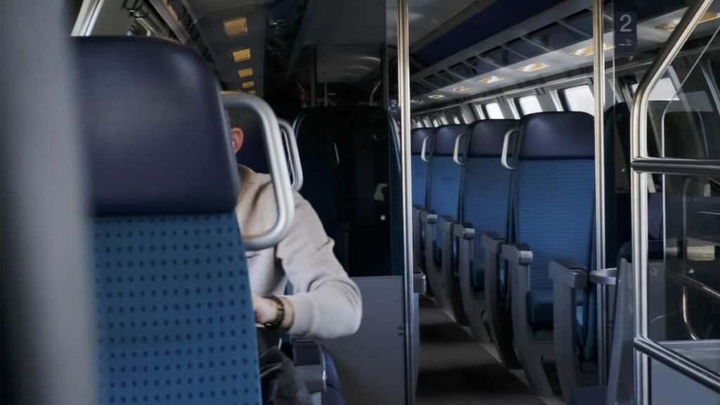 Should there be silent cars in second class on SBB trains?