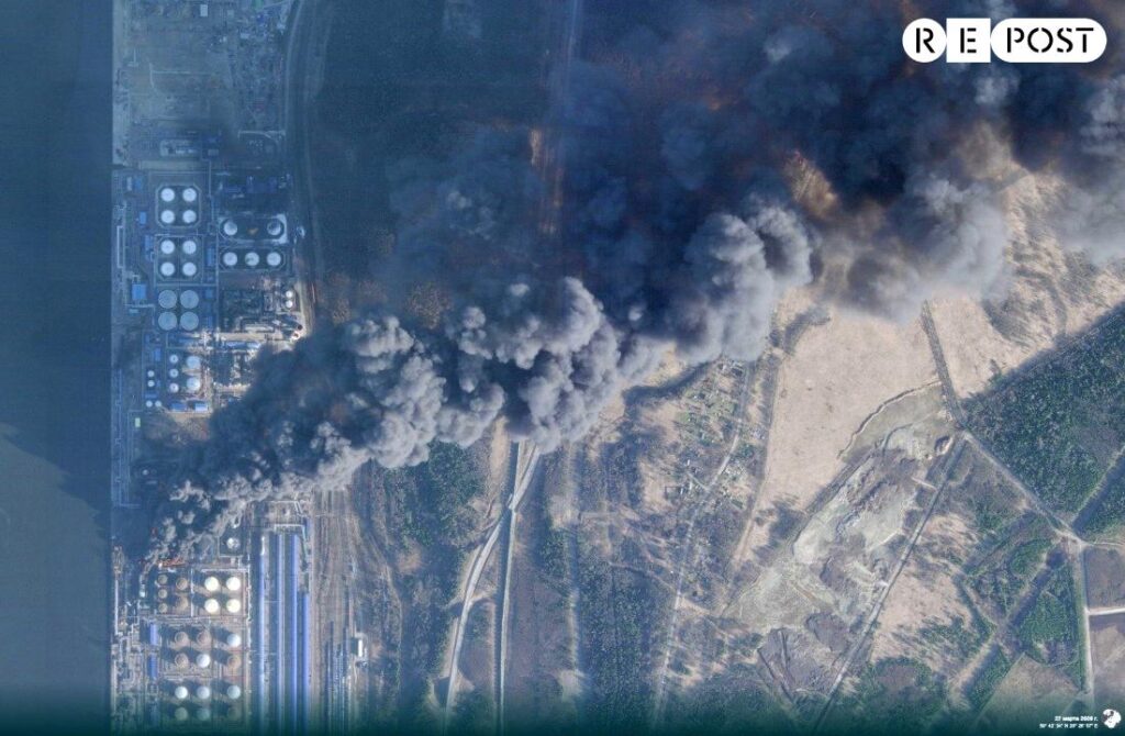 Satellite image of the port in Ust-Luga after Ukrainian drone strikes.

40% of Russia’s oil exports were suspended following attacks on the ports of Primorsk and Ust-Luga.