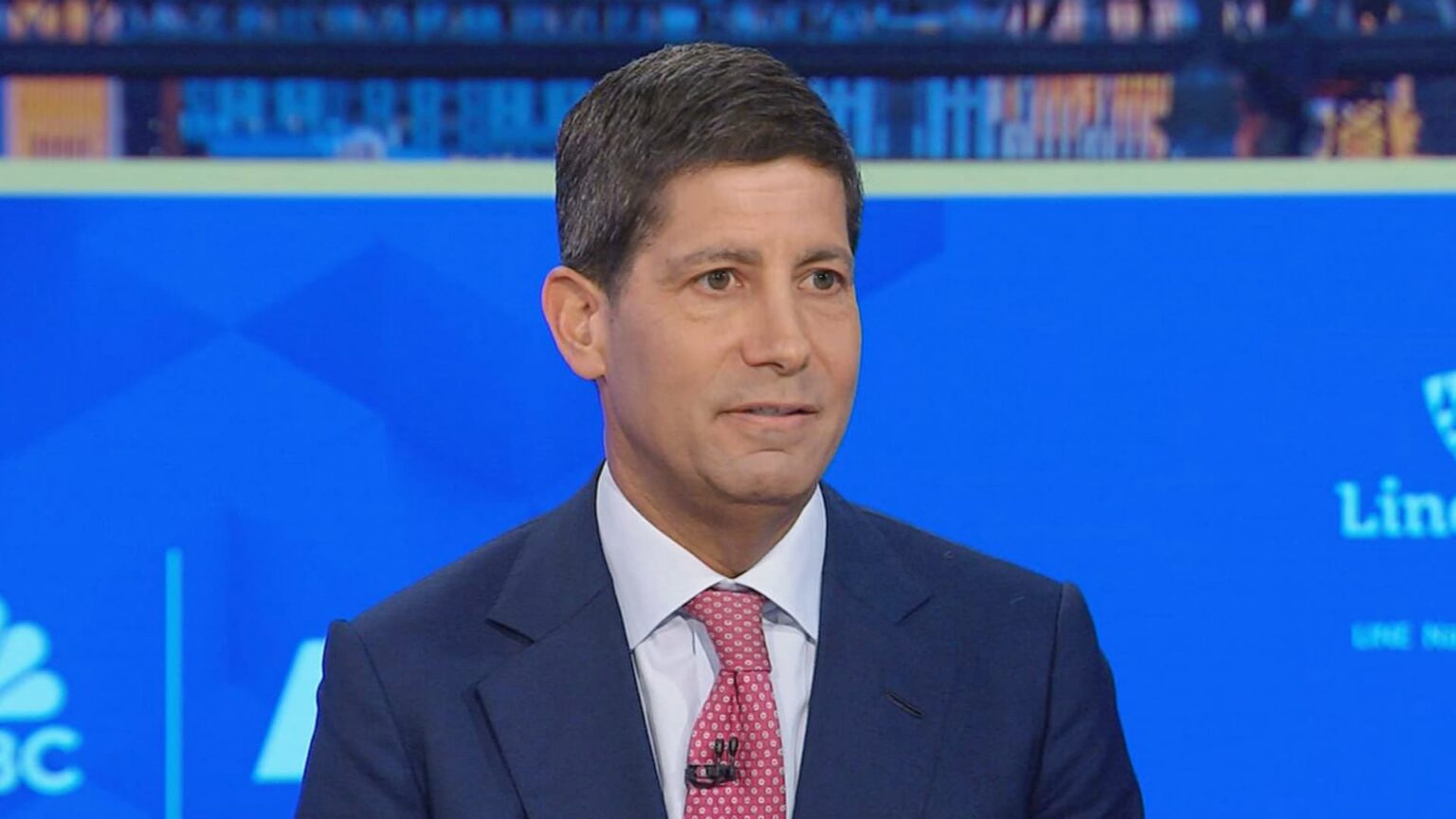 Kevin Warsh faces economic 'perfect storm' as he waits to take over as Fed chair