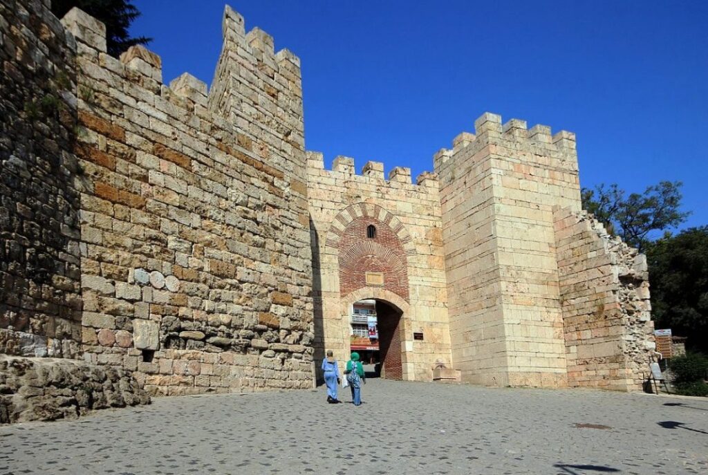 Turkey tourism surges with record visitors and revenues