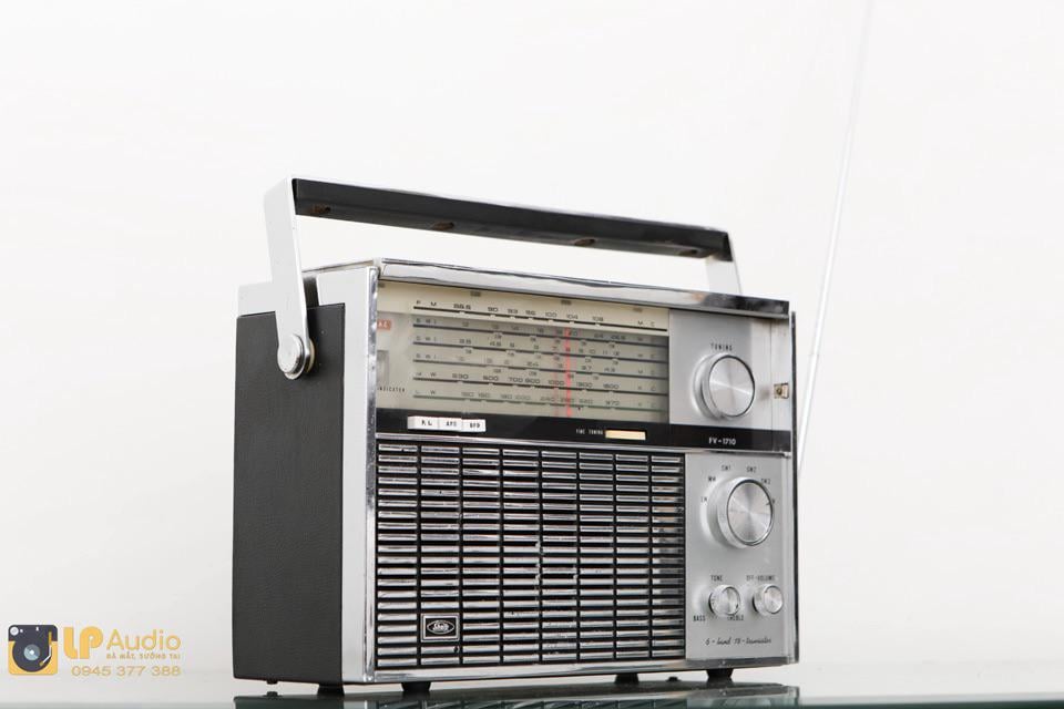 Does anyone know where old radios are repaired in Riga?