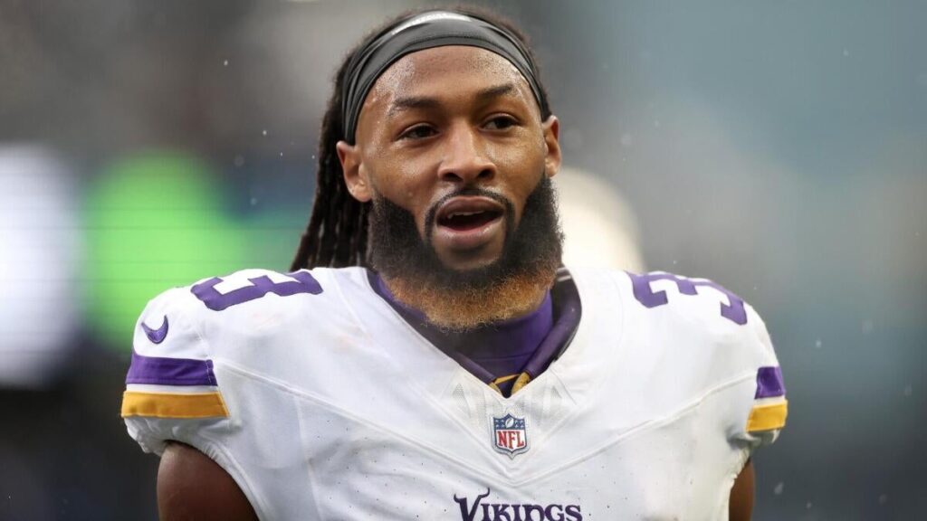 Vikings to release Aaron Jones, Javon Hargrave barring trade