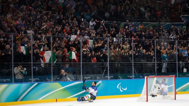 Roaring crowd of 8,992 sets Para hockey attendance record at U.S.-Italy game in Milan