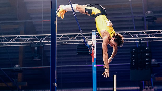 Mondo Duplantis raises his pole vault world record to 6.31m at Swedish indoor meet