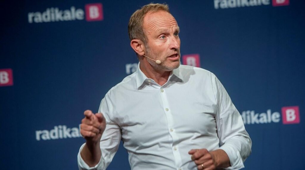 R wants to cut back on American tech and drop Palantir: "A new government must take care of this" - Altinget