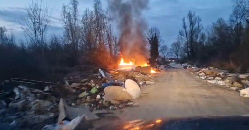 Video: 'This is not Iran, but the entrance to our nature park. People are forced to carry weapons'