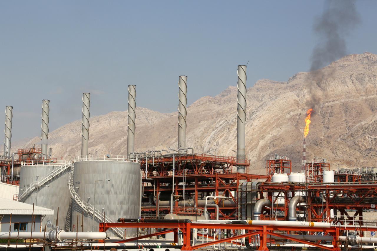 A picture shows a general view of the phase 17-18 of the South Pars gas field facilities in the southern Iranian port town of Assaluyeh on the shore of the Gulf on November 19, 2015. (AFP Photo)