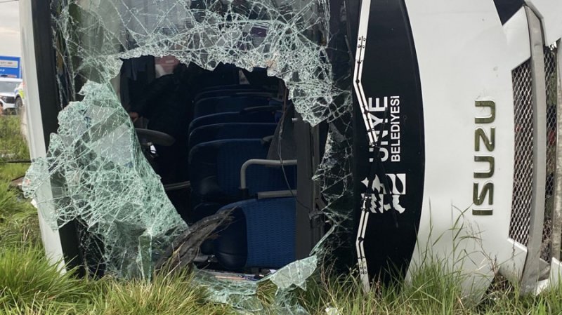 News about - Bus carrying students overturns, 11 injured in Türkiye -  PHOTO 