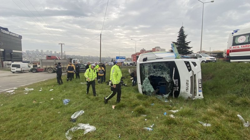 News about - Bus carrying students overturns, 11 injured in Türkiye -  PHOTO 