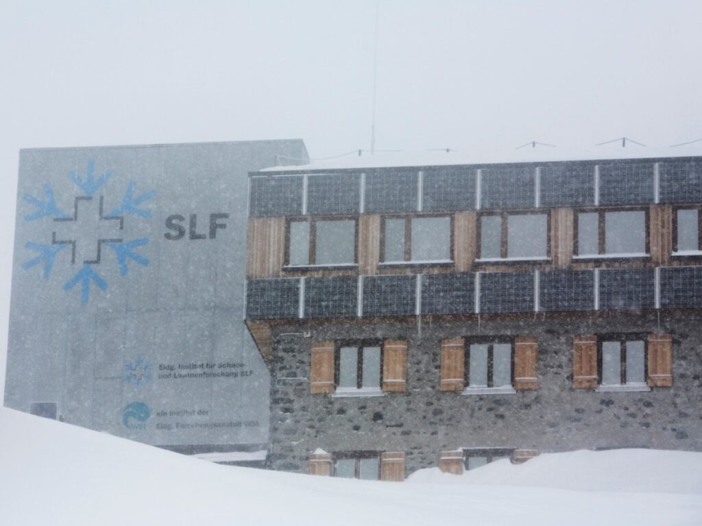 Heavy snowfall brings avalanche danger on north side of Alps