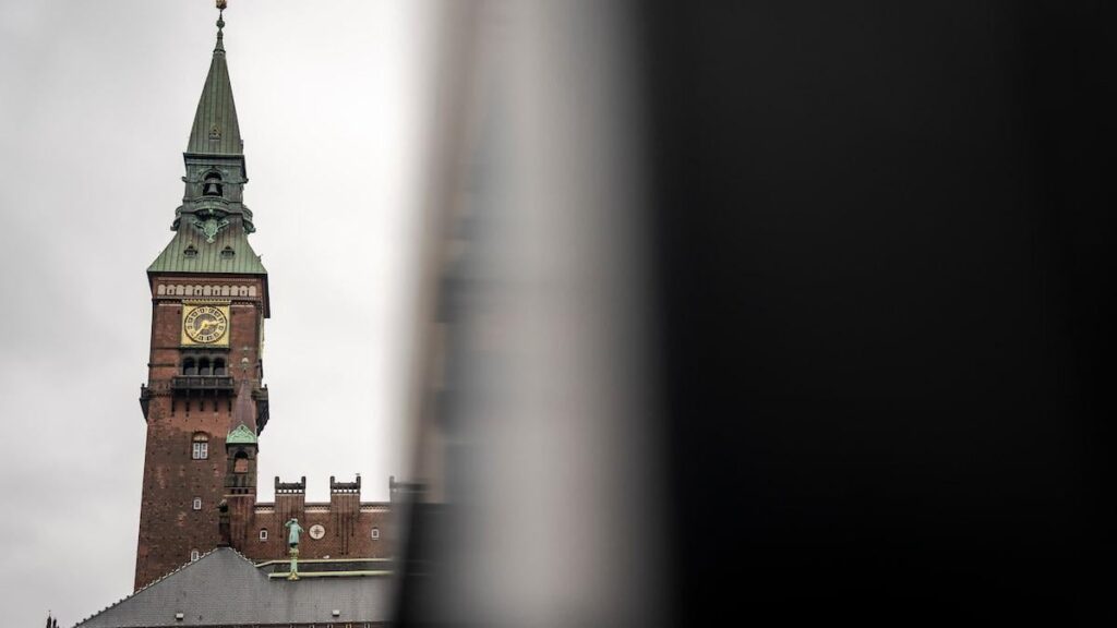 Prosecutors are seeking eight to ten years in prison in the case [studentermedhjælpers] sale of CPR information