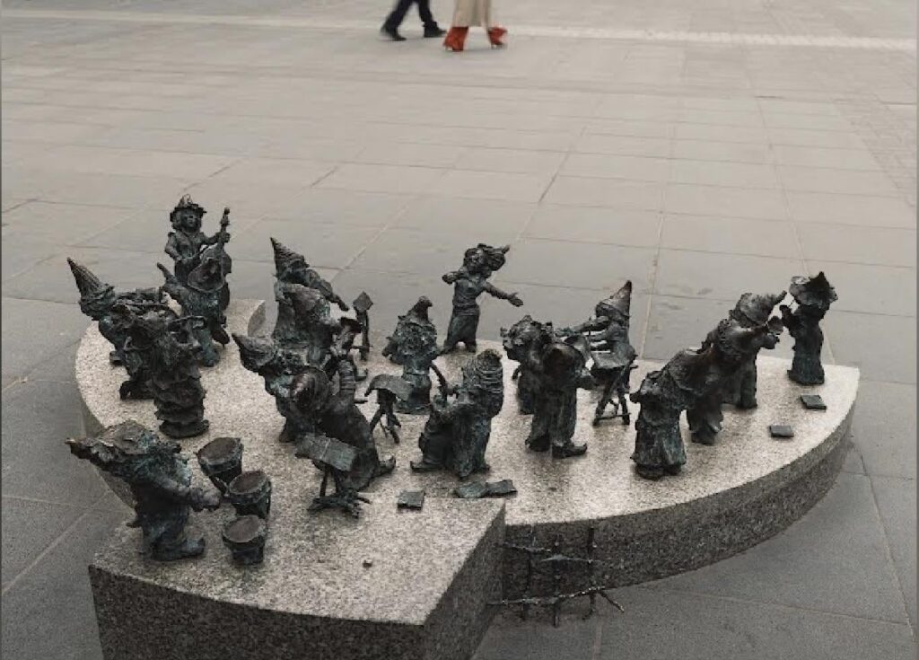 Are these gnome sculptures still being made now?