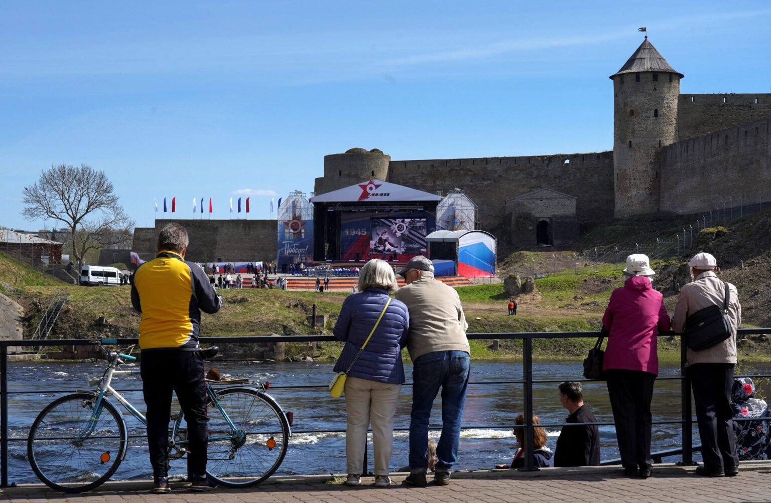 A New Russian Game on the Borders of the Baltics