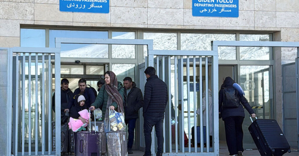 Travellers say some Iranians held up at Turkish land border