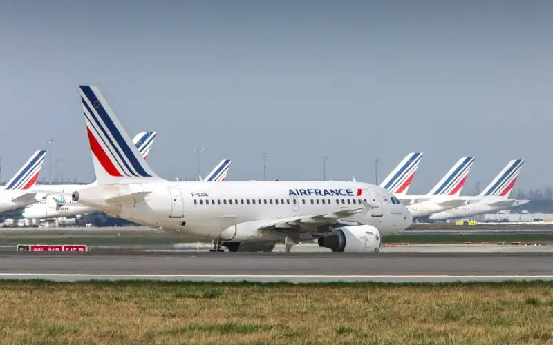 A historic moment ! After nearly 8 decades of close ties, Air France bids farewell to Paris