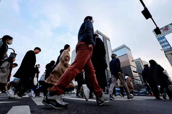 Data: 8 in 10 South Koreans Satisfied With Their Life