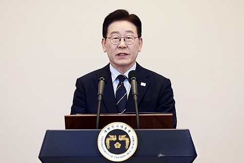 Lee Warns Ruling Camp Against Acting Arbitrarily