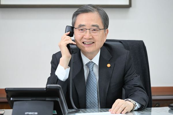 FM Cho Discusses Mideast Crisis with Saudi Counterpart, Seeks Support for Oil Supply