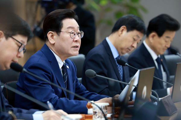 Lee Calls for Financial Measures to Address Overheated Housing Market, Calls Taxation Last Resort