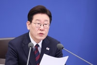 Lee Urges Vigilance during 'Wartime Economy'