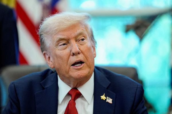 Trump Says Countries Relying on Strait of Hormuz Should Take Responsibility