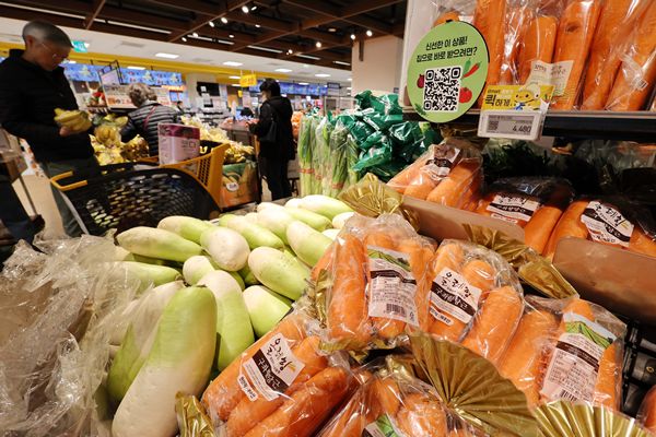 Consumer Sentiment Falls 5.1 Pts. in Sharpest Drop Since Martial Law