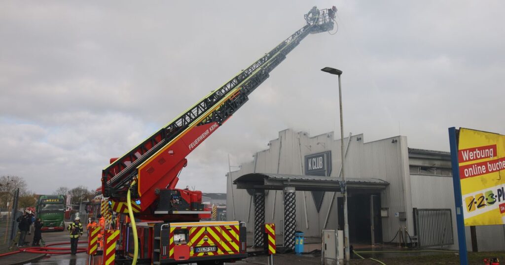 Hundreds of revellers flee after fire breaks out at a dance club in Germany :: WRAL.com