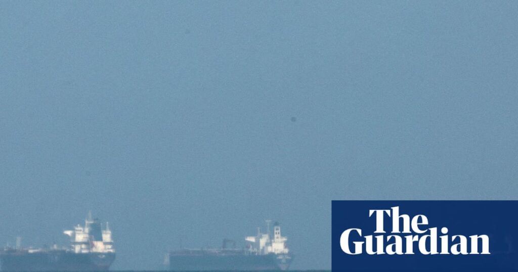 Trump’s ‘free flow of energy’ vow fails to restart shipping in strait of Hormuz | Iran