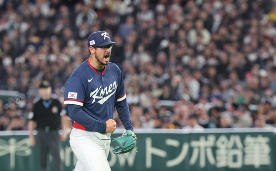 Pitcher Dane Dunning celebrates after closing out the bottom of the seventh inning without conceding a run against Australia in Tokyo on March 9. [YONHAP]