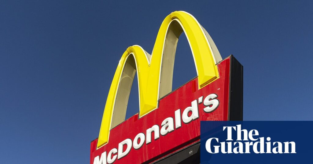 Fair Work abolishes junior pay rates for adult workers, with half a million young Australians to be paid more | Wages growth