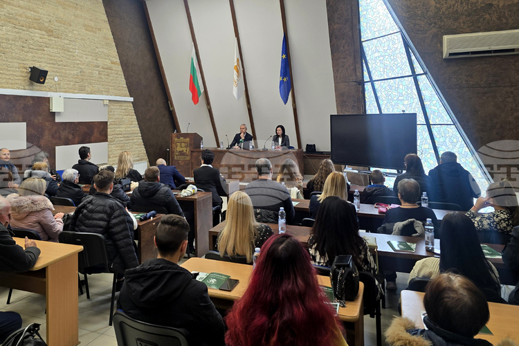 Prosperity Impossible without Independence, Vazrazhdane Leader Kostadinov Says