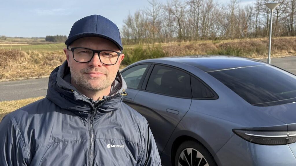 Thomas wants the rear lights on in traffic