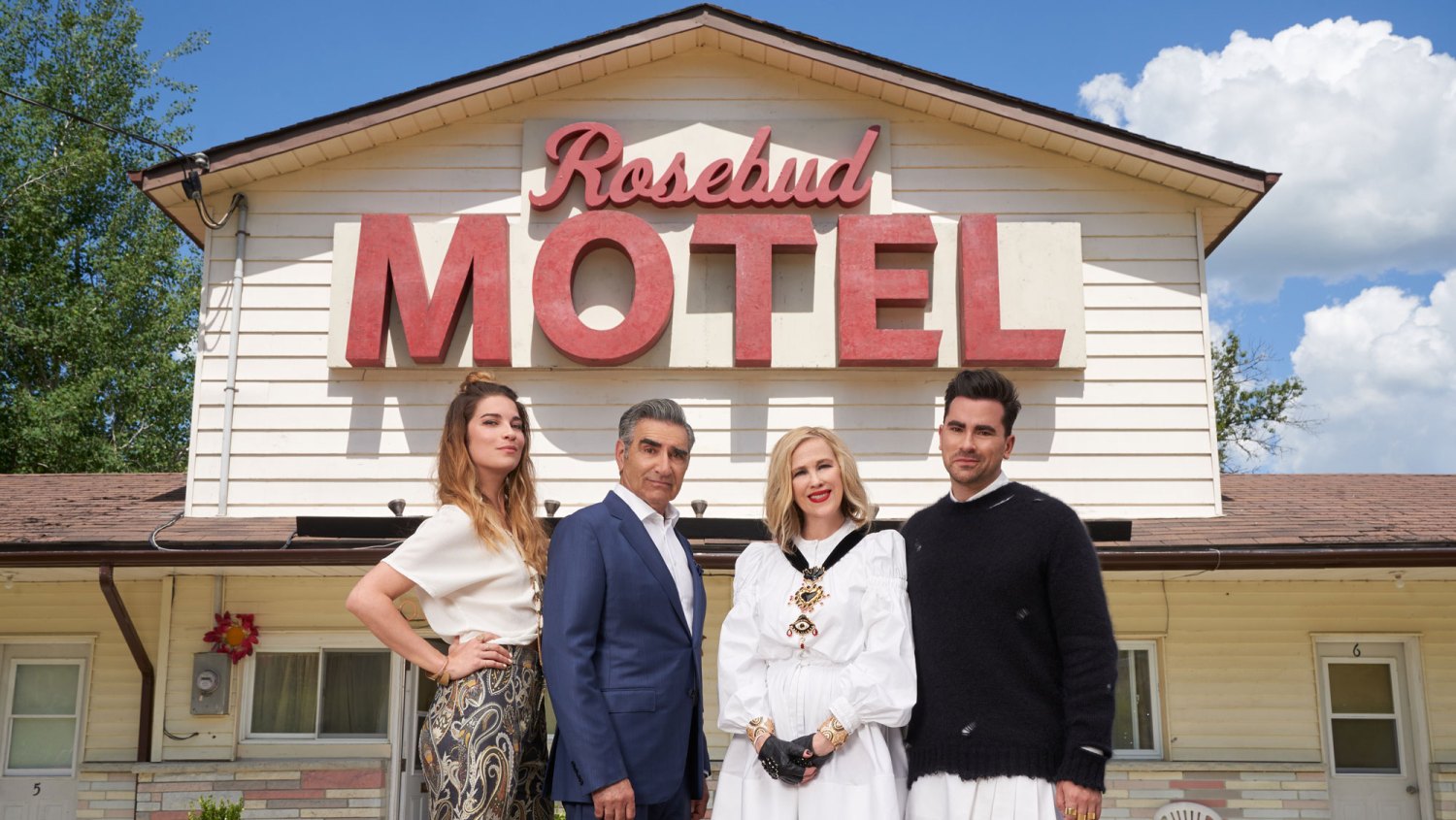 The Hockly Motel, Mono, ONT, CA-Schitt's Creek-612 - Alexis (Annie Murphy), Johnny (Eugene Levy), Moira (Catherine O'Hara), David (Dan Levy).credit: PopTV