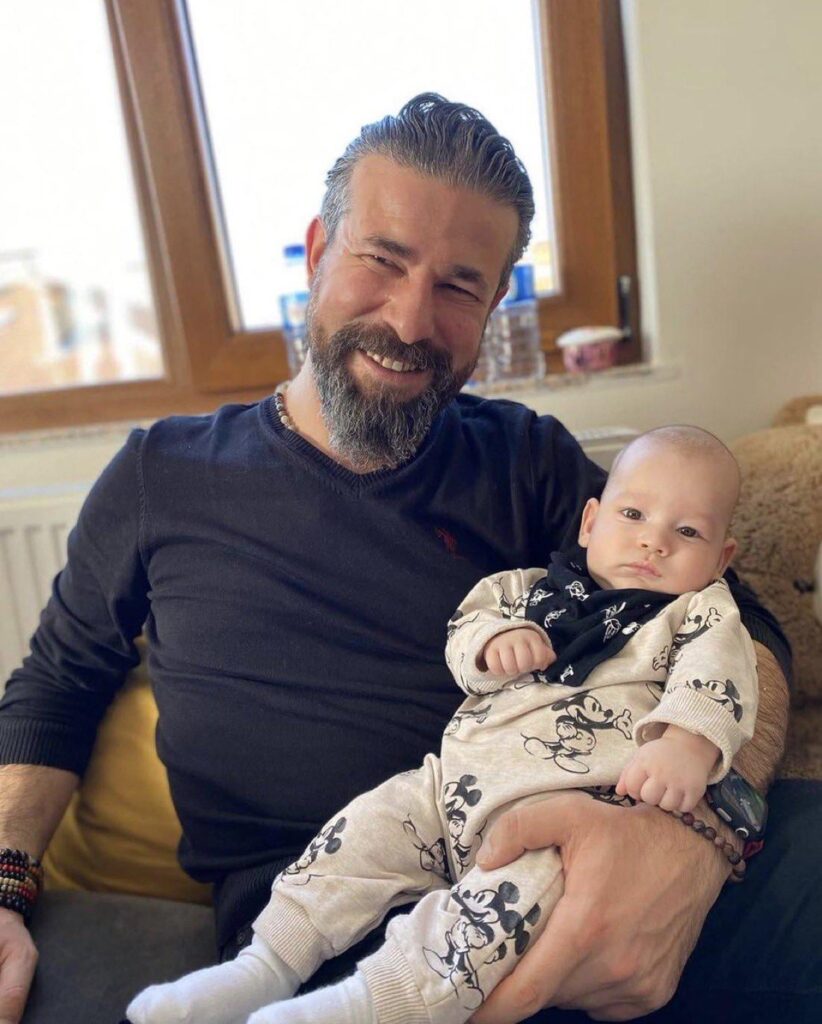 Gallery owner Seyfettin B. puts his vehicles in the parking lot of the site because he cannot find a place to park at his workplace. Thereupon, when the residents of the site reacted to the situation, Seyfettin B. shot and killed Hüseyin Teke, one of the complaining residents, and Teke's 2 little daughters became orphans.