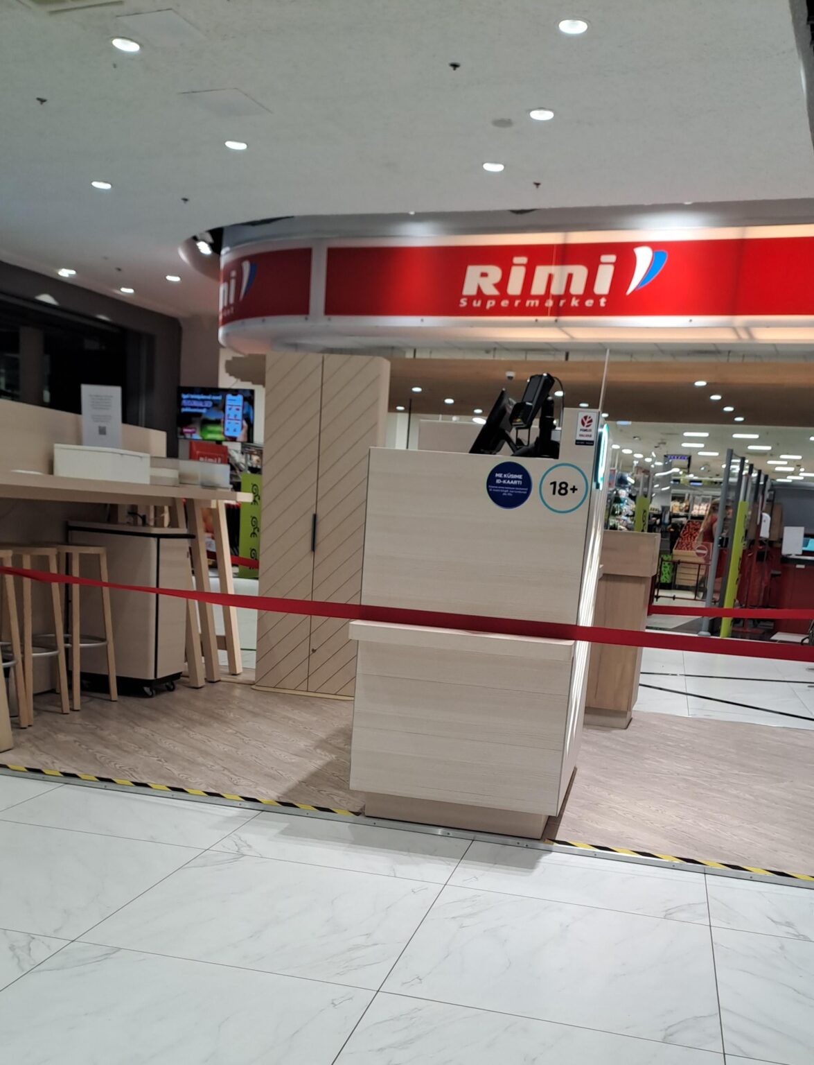Am I the only one who thinks that the nicotine booth in front of the pocket rim is sick stuff? Am I the only one who thinks that the nicotine booth in front of the pocket rim is sick stuff?