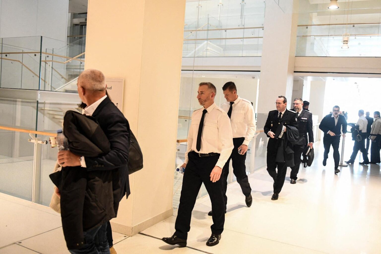 Yellow Vests beaten up in a Burger King: nine CRS sentenced to simple suspended prison sentences