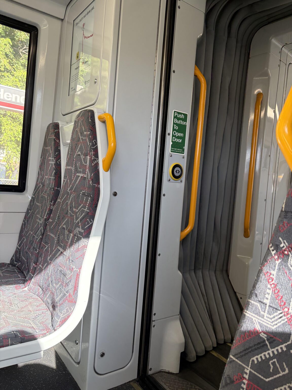 Does this button separate train carriages?