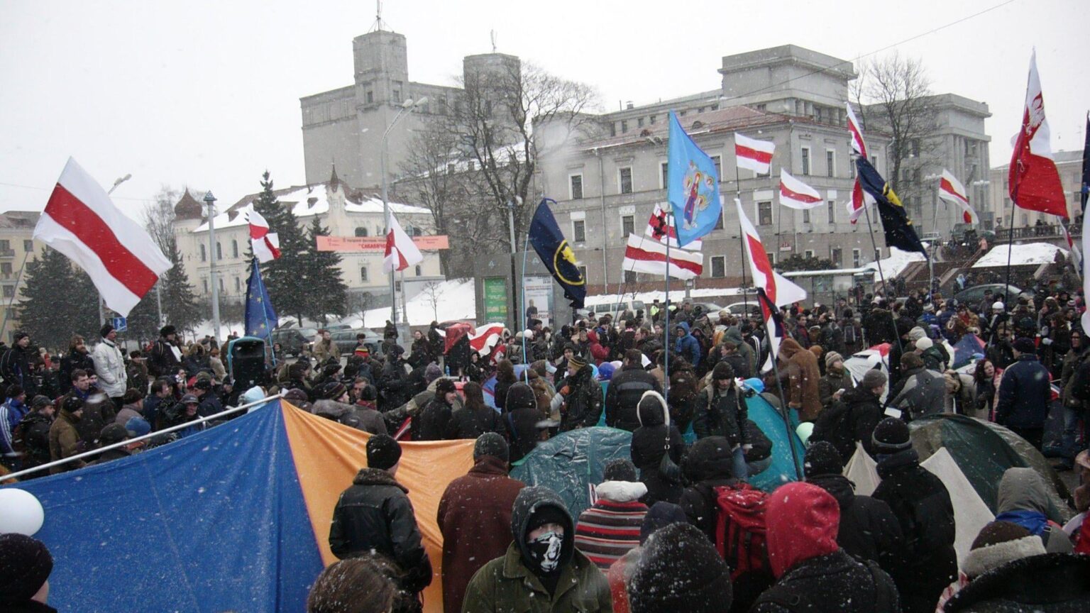 Today marks the anniversary of the 2006 protests, also known as the ‘Jeans Revolution’, when the streets were filled with ⚪️🔴⚪️ flags, a symbol of hope and courage.