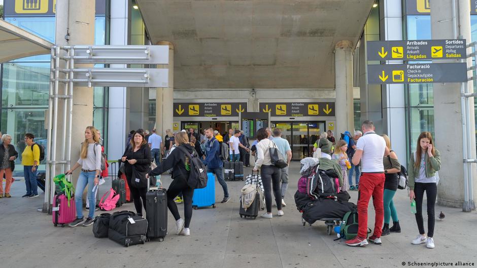 Spain gains as travelers turn away from Gulf amid Iran war