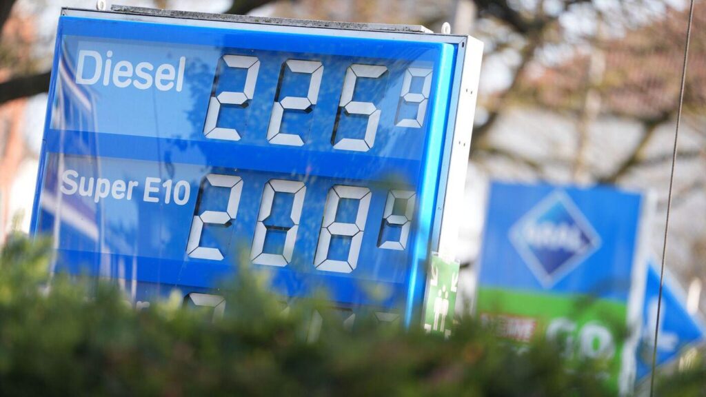 “I fear that the oil companies will immediately pass on the high oil prices”: Gas station association expects fuel prices of 2.50 “or even more”