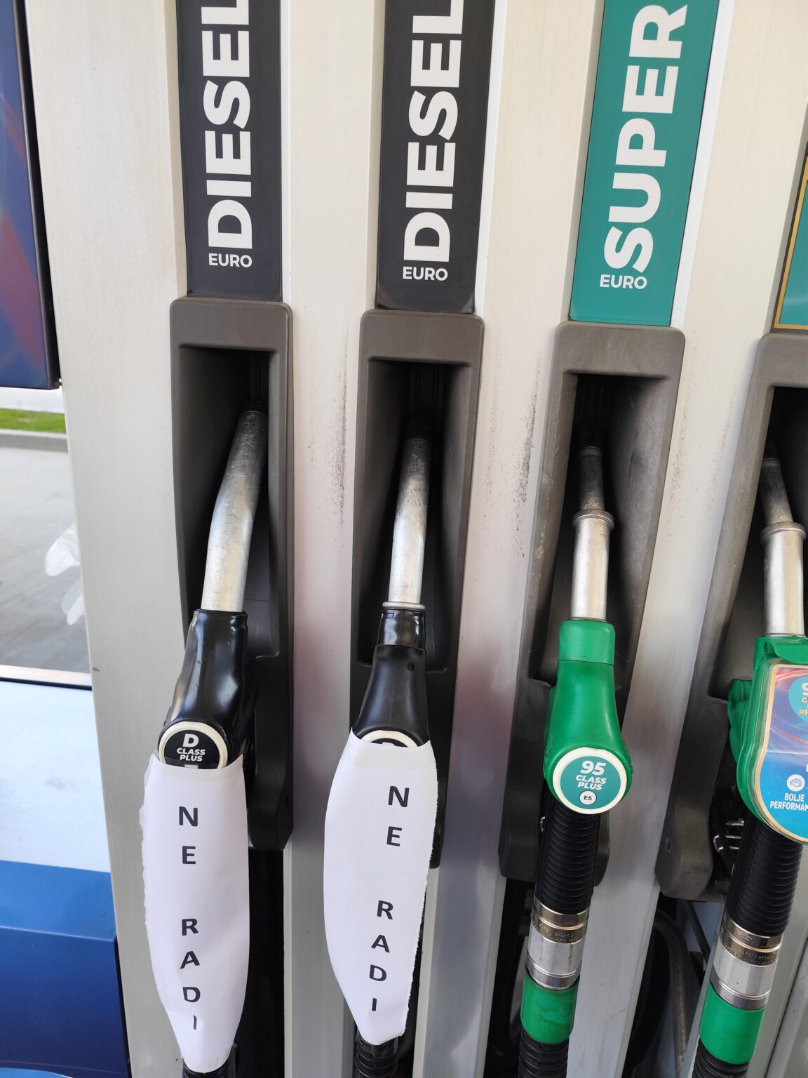 Of all days, the diesel pumps don't work exactly the day before the price would go to €1.72 (INA)