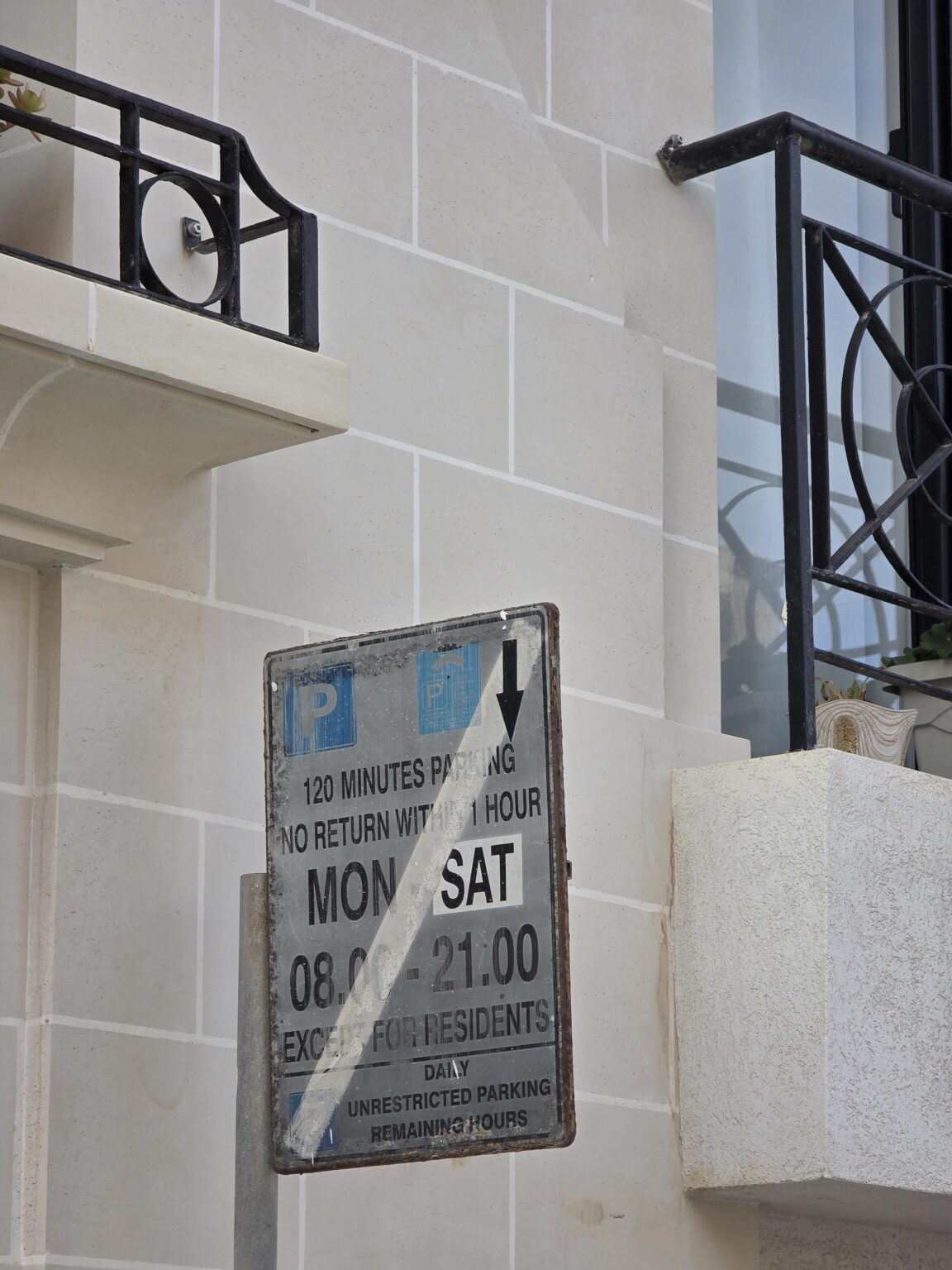 Confused with parking! Sliema local advice welcomed !