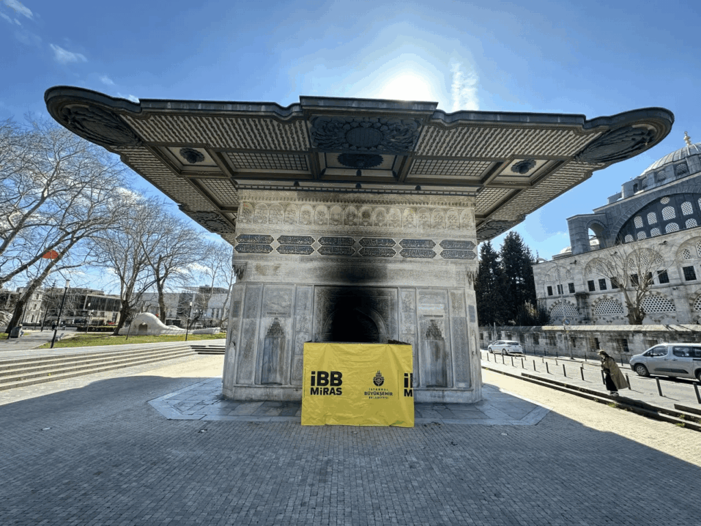 They lit a fire on the boat of the 300-year-old Tophane Fountain