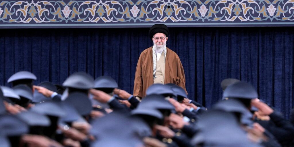 Iran: the death of Supreme Leader Ali Khamenei is confirmed, the Revolutionary Guards promise “severe punishment” to his “murderers”